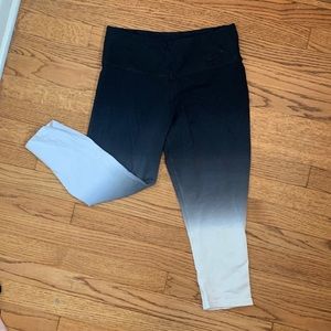 Black and white cropped ombré leggings